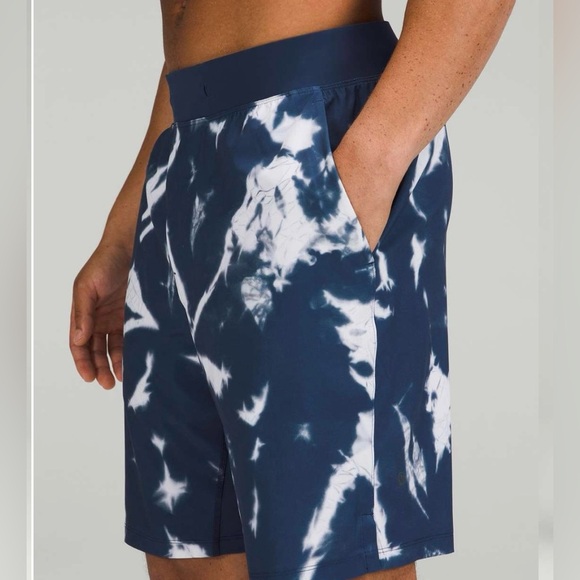 Lululemon T.H.E. Linerless Short 9" Indigo Ice Print Blue Multi Size Small Mens - Picture 2 of 13